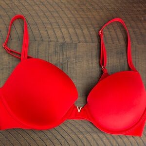 VS Red bra